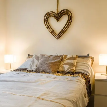 Victoria Park House ألفرستون